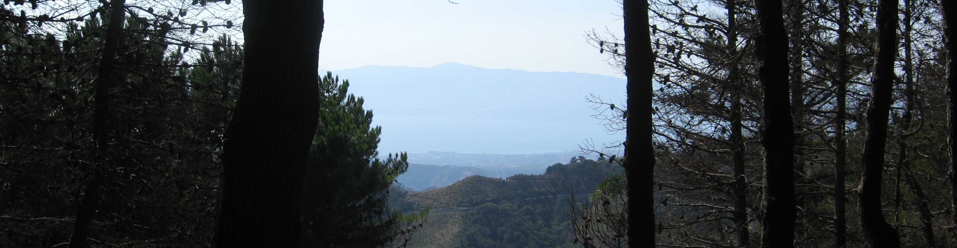 Scorcio dello Stretti di Messina dalla montagna Lirdo